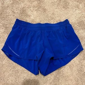 lululemon hotty hot low rise short 2.5”